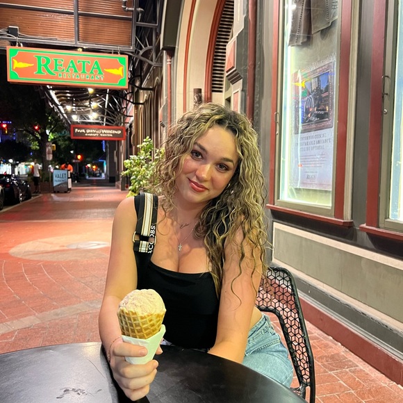 Meet your Posher, Kaida - Picture 1 of 1